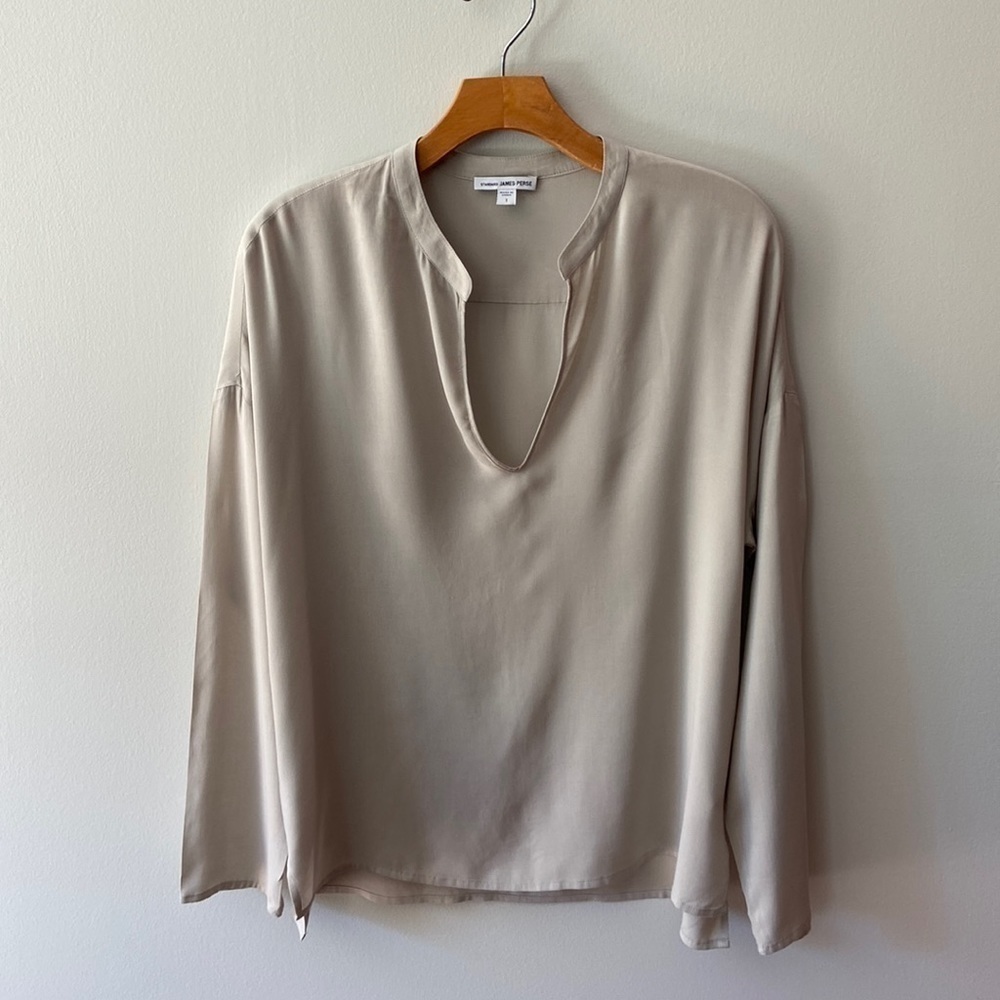 𝅺James Perse Split Neck Popover Blouse Beige Size Small